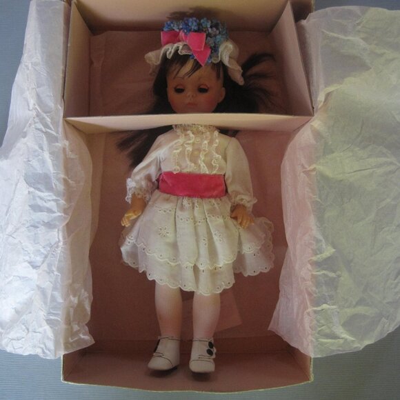 Madame Alexander Degas Girl 14" Porcelain Doll #1575 Vintage Original Box + Tags - Picture 2 of 5